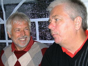 Der Landtagsabgeordnete Reinhold Strobl (re.) kam als Überraschungsgast zum Echinger SPD-Sommerfest